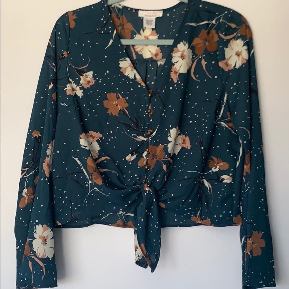 Urban Romantics Bell Sleeve Crop size L